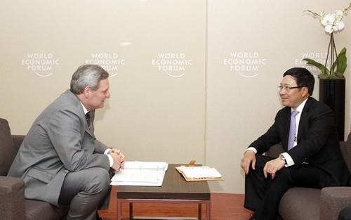 Deputy PM Pham Binh Minh holds bilateral talks on the sidelines of WEF - ảnh 2